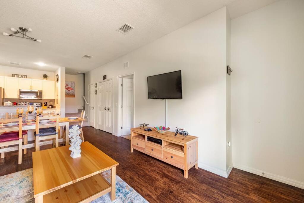 Super Comfy And Spacious 3 Bedroom 10 Minutes From Disney, With Major Shopping 4 Minutes Away キシミー エクステリア 写真
