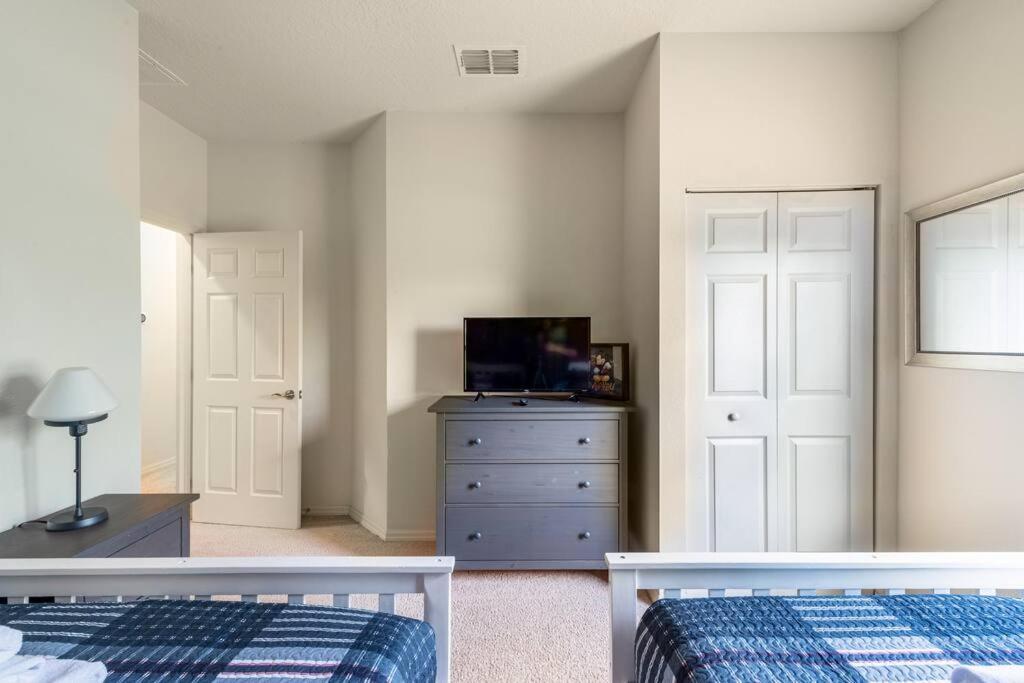 Super Comfy And Spacious 3 Bedroom 10 Minutes From Disney, With Major Shopping 4 Minutes Away キシミー エクステリア 写真