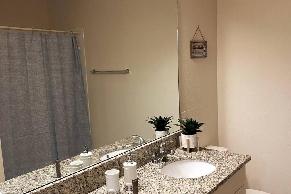 Super Comfy And Spacious 3 Bedroom 10 Minutes From Disney, With Major Shopping 4 Minutes Away キシミー エクステリア 写真
