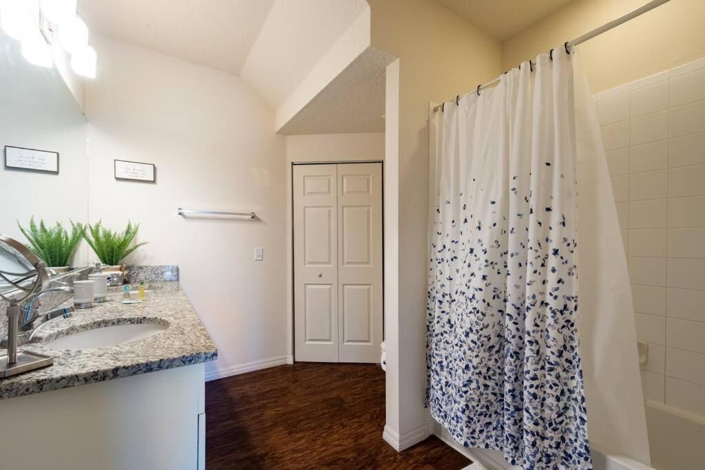 Super Comfy And Spacious 3 Bedroom 10 Minutes From Disney, With Major Shopping 4 Minutes Away キシミー エクステリア 写真