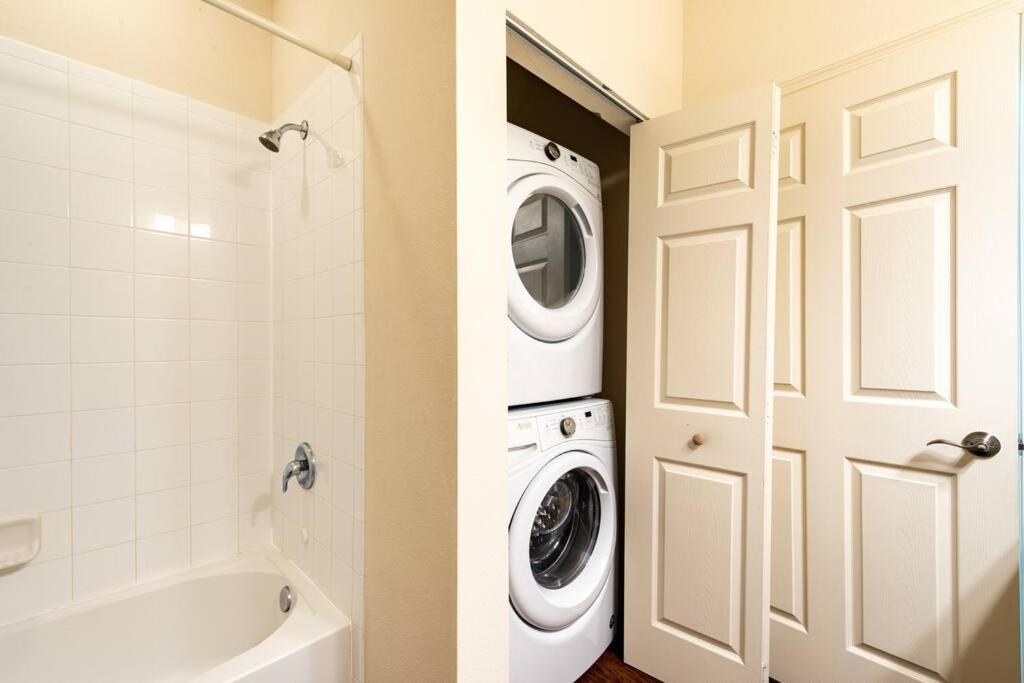Super Comfy And Spacious 3 Bedroom 10 Minutes From Disney, With Major Shopping 4 Minutes Away キシミー エクステリア 写真
