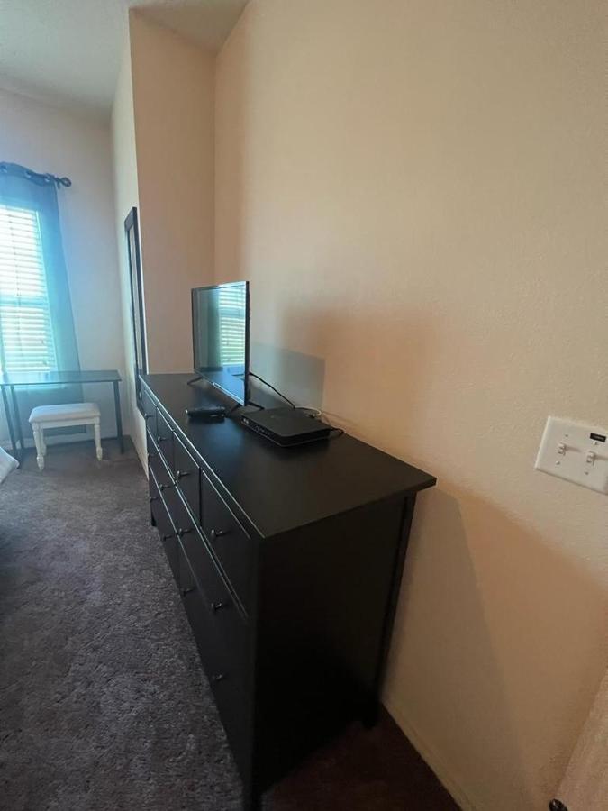 Super Comfy And Spacious 3 Bedroom 10 Minutes From Disney, With Major Shopping 4 Minutes Away キシミー エクステリア 写真